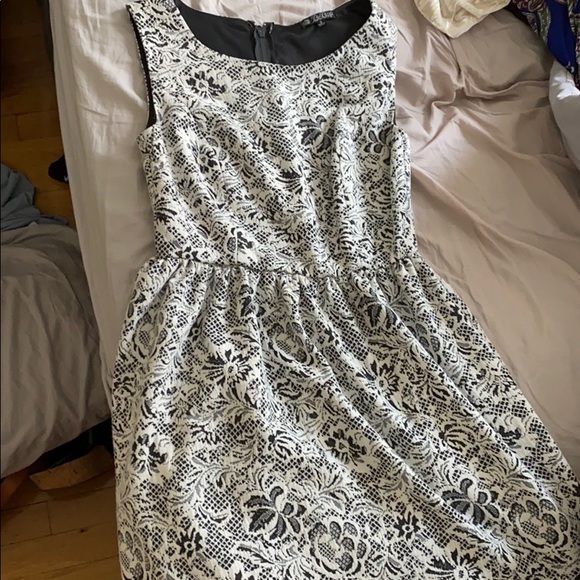 Gray and white skater flower dress size S - Picture 2 of 4